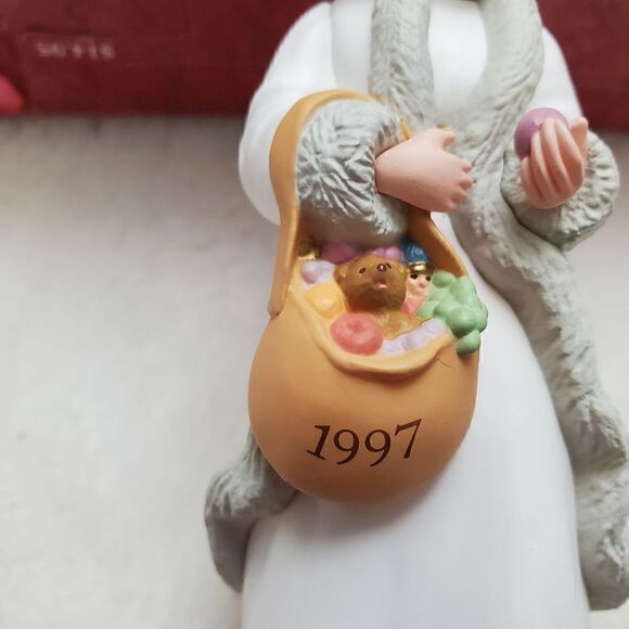 Hallmark 1997 Kolyada Christmas Visitors Collectors Series Keepsake Ornament. - Picture 5 of 10